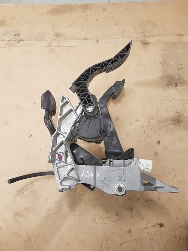 фото №1, A362 педали сцепления газа audi a4 b6 b7 механическая коробка передач