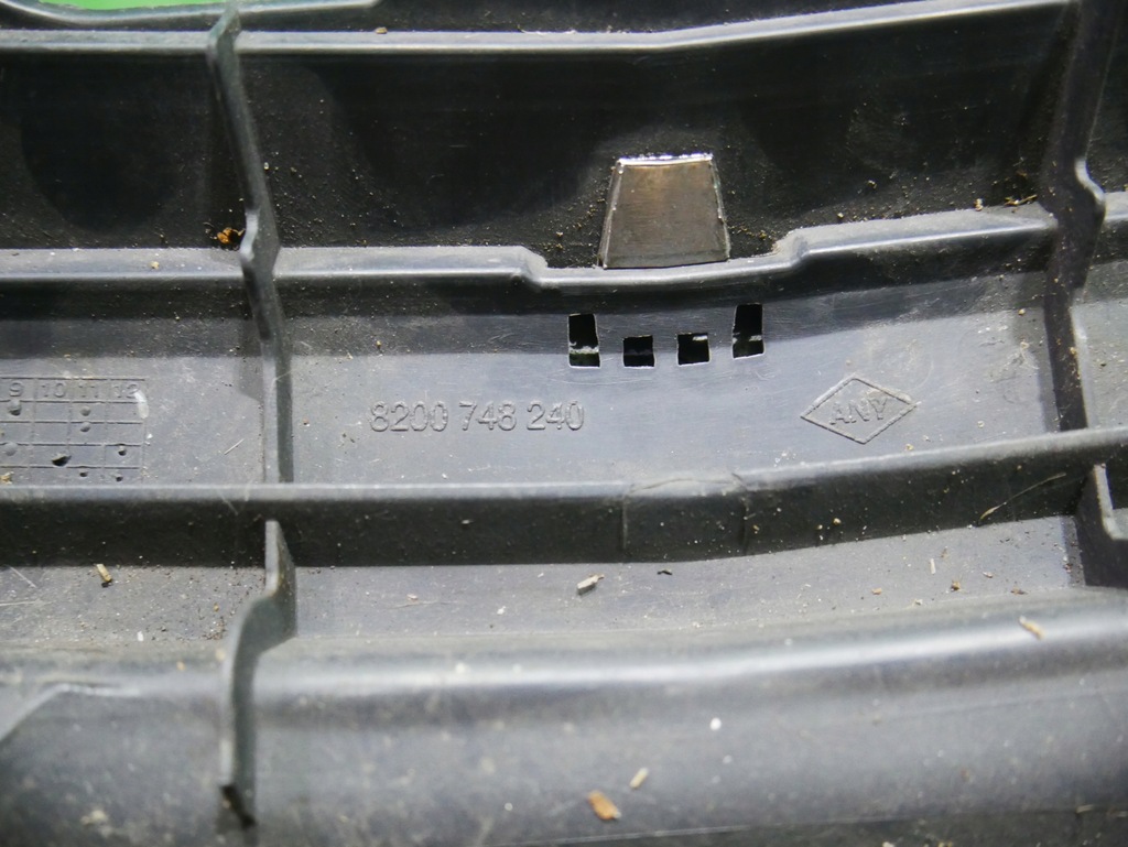 фото №7, Dacia оригинальный номер 8200748240 решётка радиатора