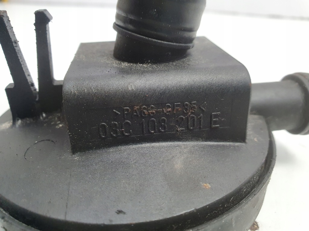 фото №3, Vw golf v 1.6 fsi вентиляция картера двигателя трубка 03c103201e