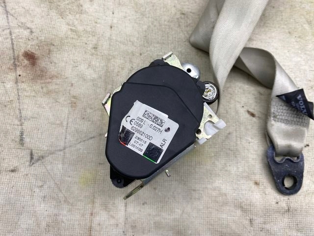 Volvo xc90 2 ремінь безпеки задні 39842891 в Україні