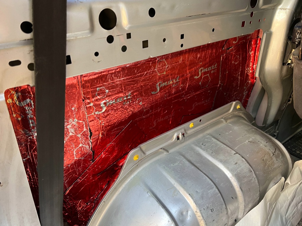 Мат шумоизоляционная 2mm бутиловая алюбутил 400x50 2m2 дверь багажник пол Киев