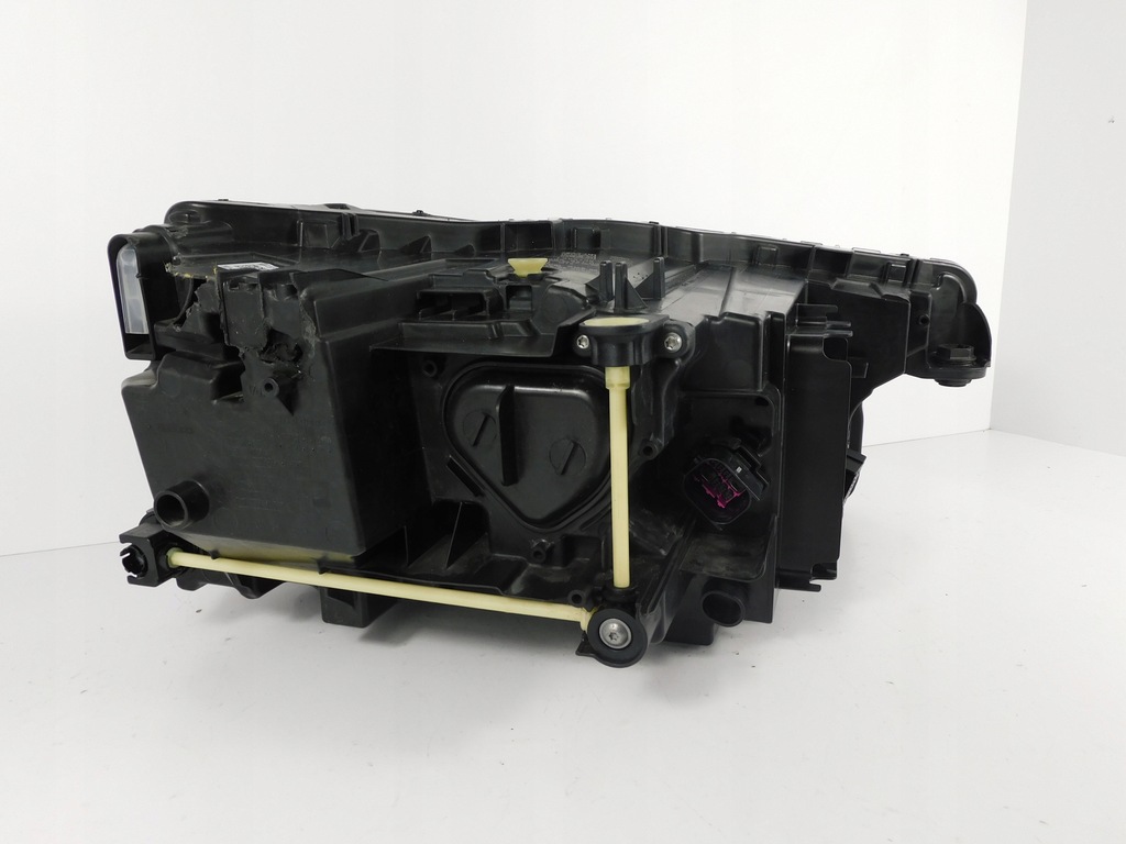 фото №13, Audi q4 89a лампа левая matrix 89a941035 повреждённая