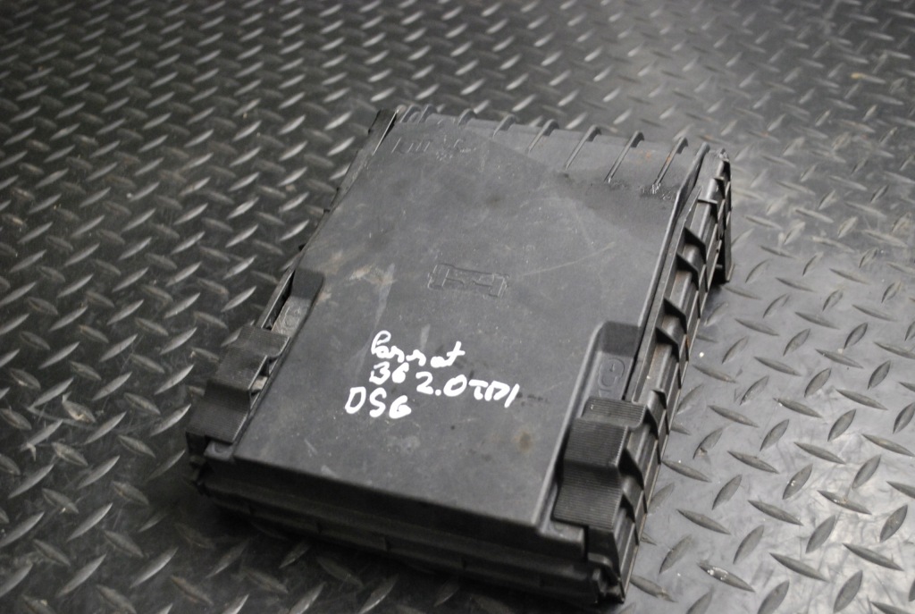 Купити Кришка запобіжників vw passat b6 1k0937132f