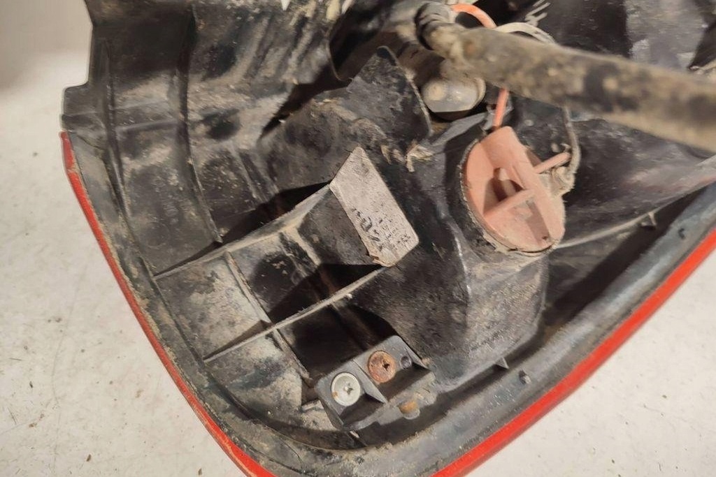 фото №8, Лампа ліва задня hyundai matrix fc 92401170 1.5l дизель 60kw 2003