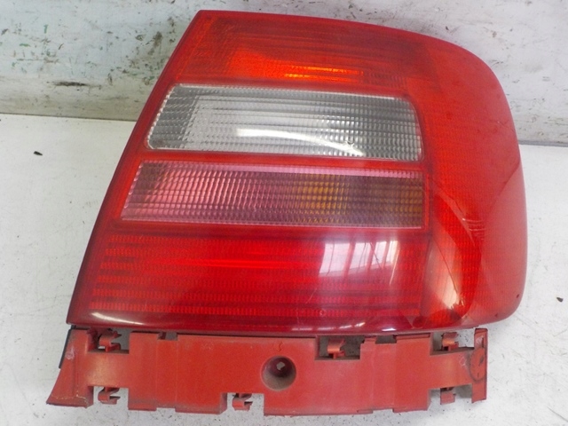 фото №1, Audi a4 b5 лампа задня права