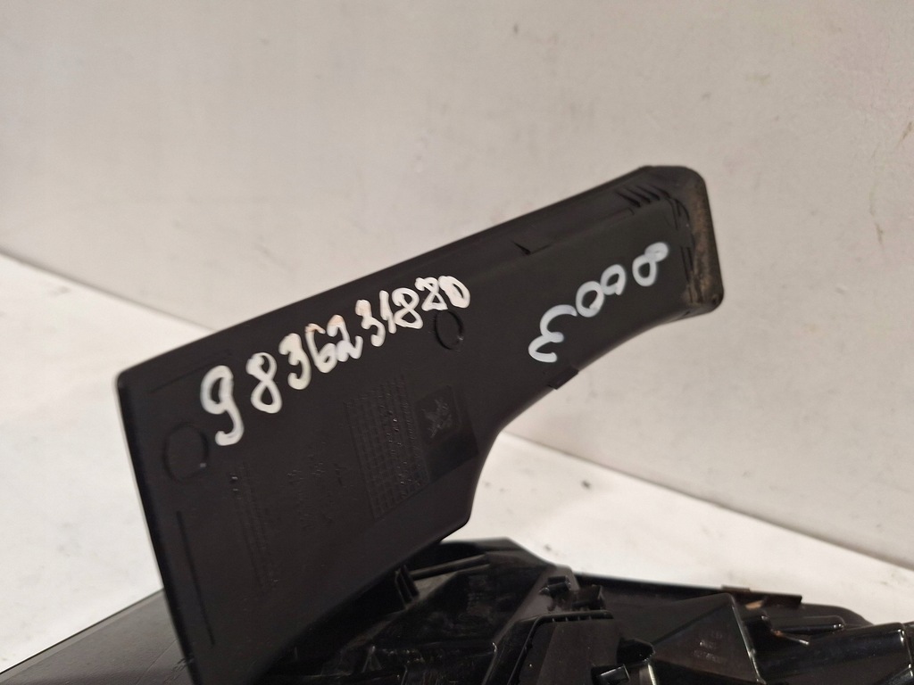 фото №6, Лампа задняя левая 9836231880 peugeot 5008 ii lift