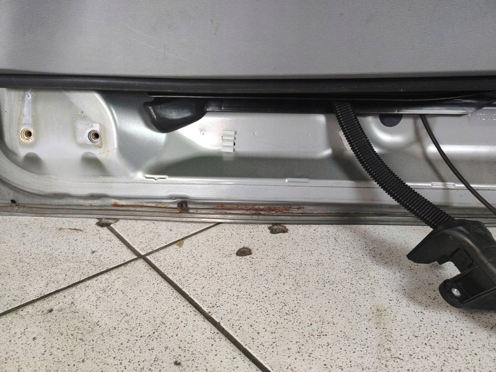 фото №8, Дверь задняя правая сторона toyota sienna 3 2011