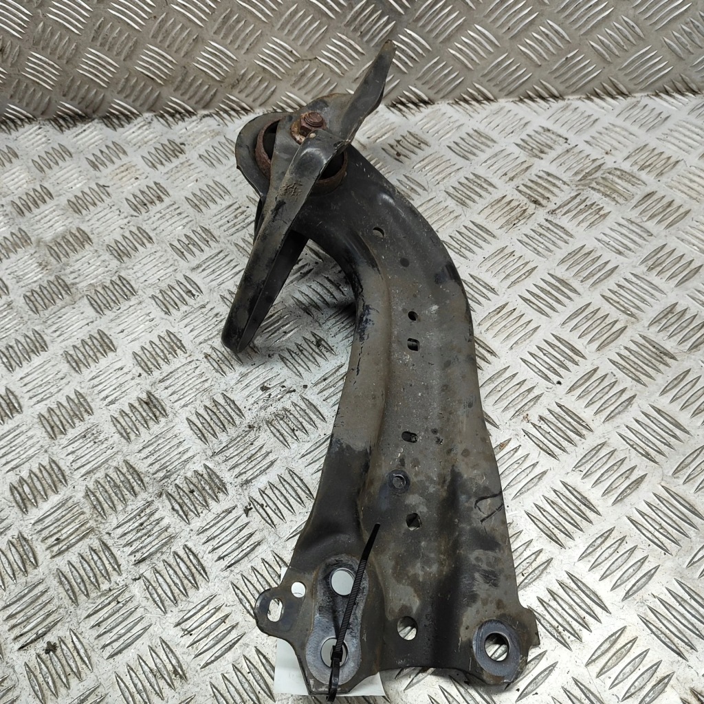 Lexus ux 2019 правая сторона верхний рычаг задний Недорого