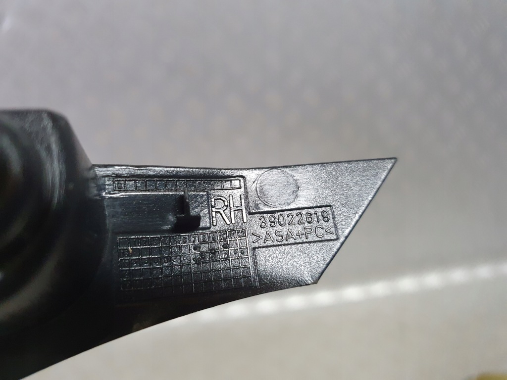 фото №3, Правая направляющая шторка багажника opel insignia b