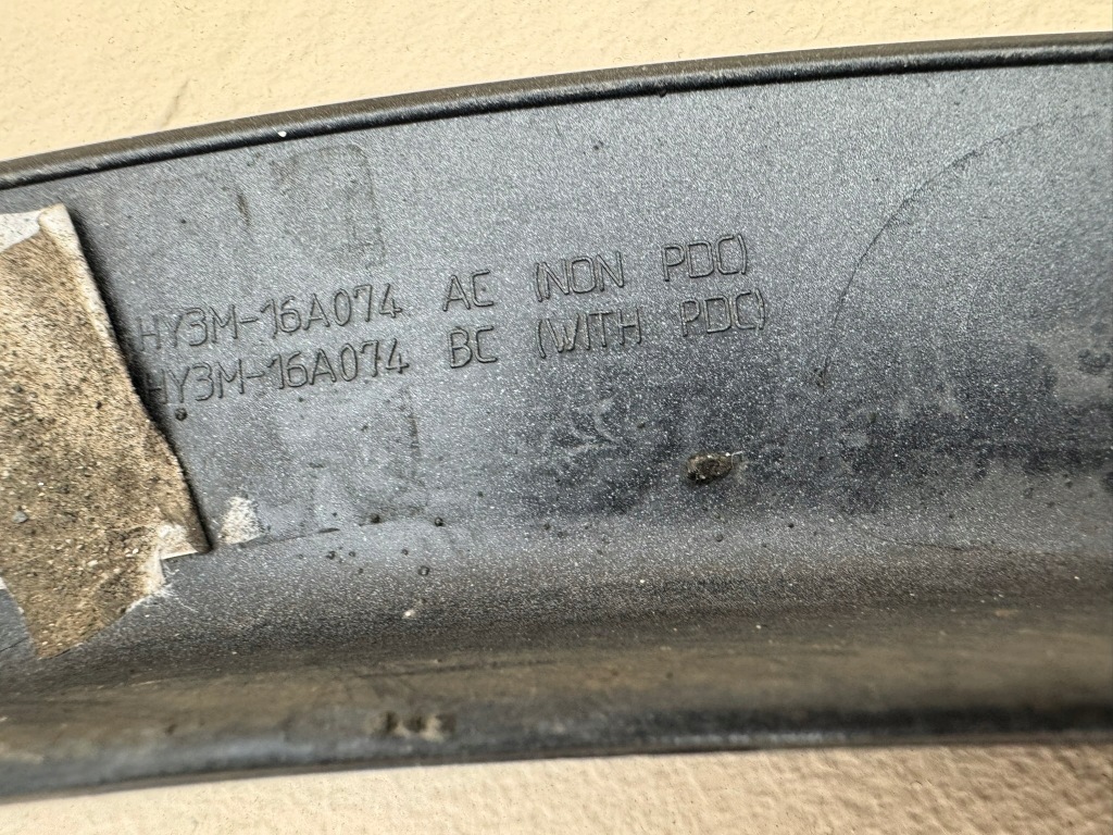 фото №16, Land rover discovery 5 v 16r- молдинг крыла правый перед правая hy3m-16a074