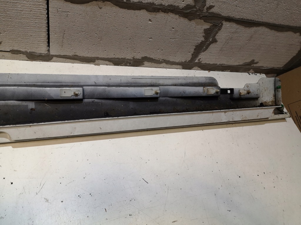 фото №6, Молдинг поріг права volvo v40 ii 12+