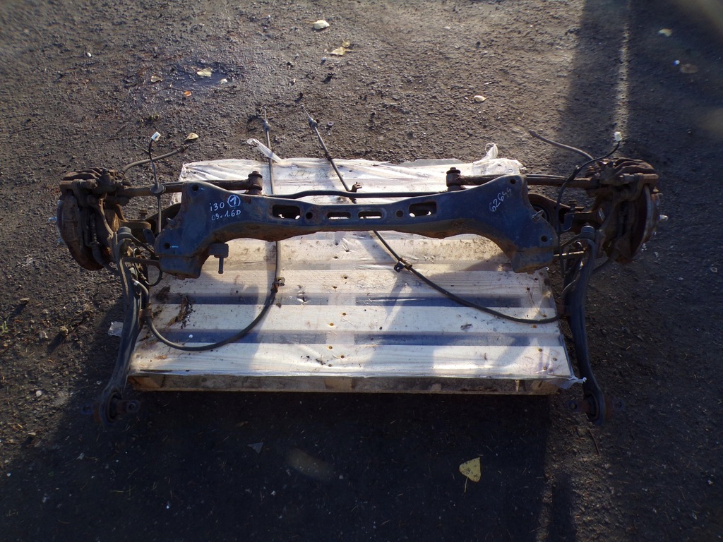 фото №1, Hyundai i30 i хэтчбек балка подвеска заднего поворотный кулак 59910-2h300