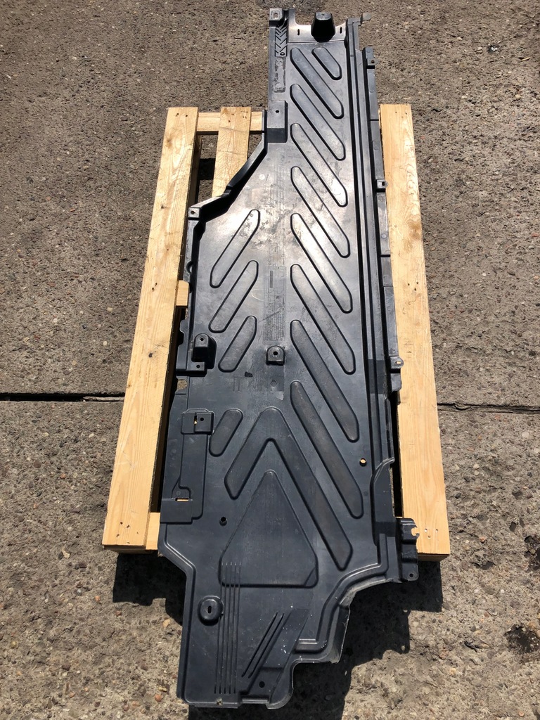 фото №8, Mercedes w205 защита подвеска правая сторона a2056842000