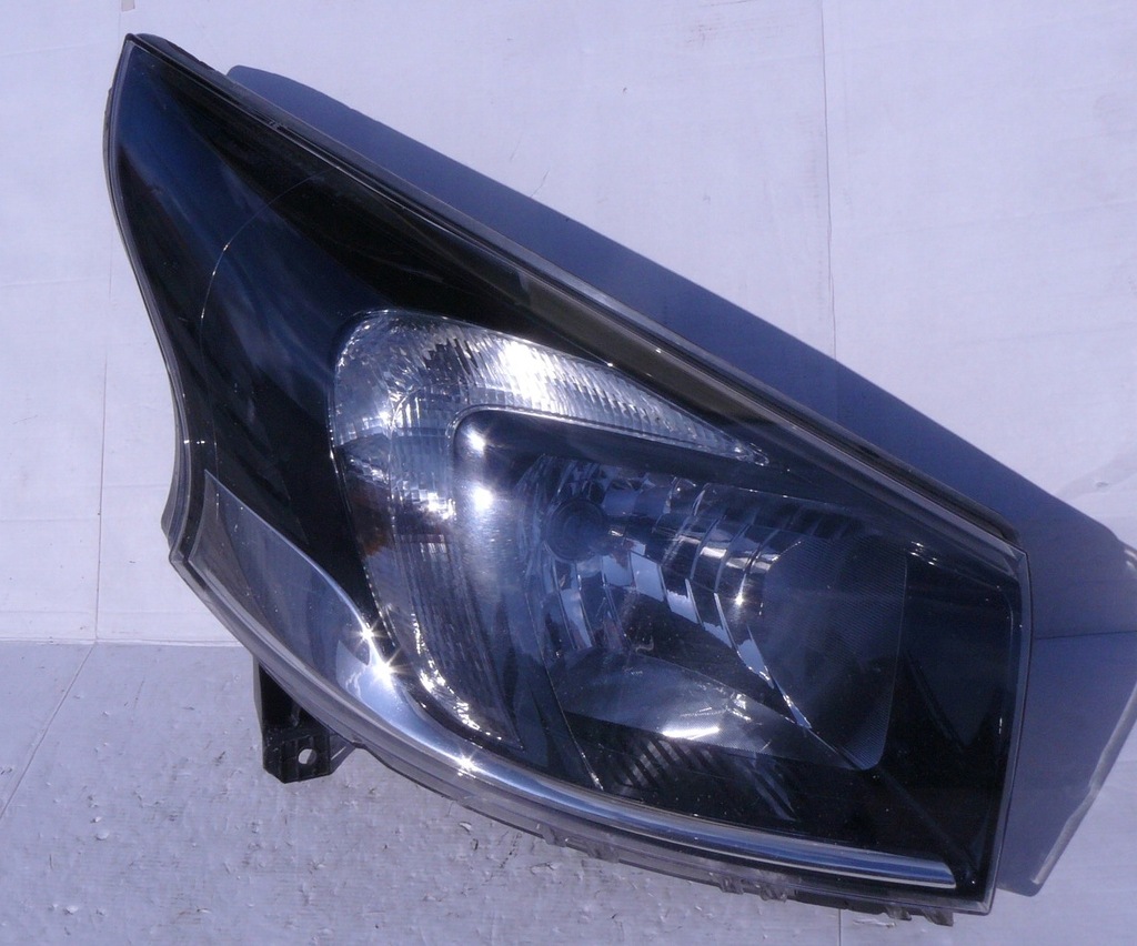 фото №1, Renault trafic iii vivaro лампа передня права