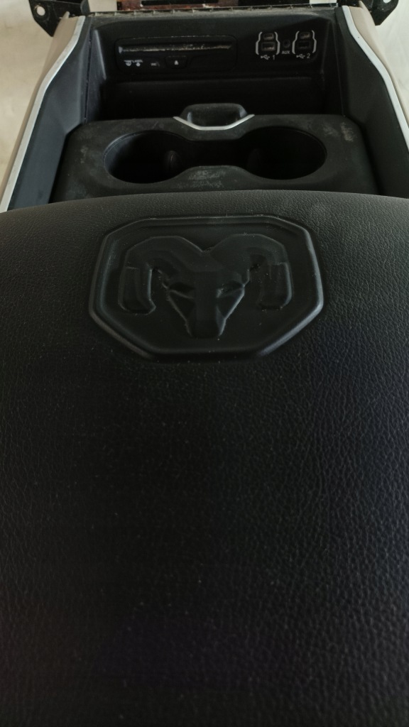 Купить Dodge ram 19- подлокотник туннель средний америка