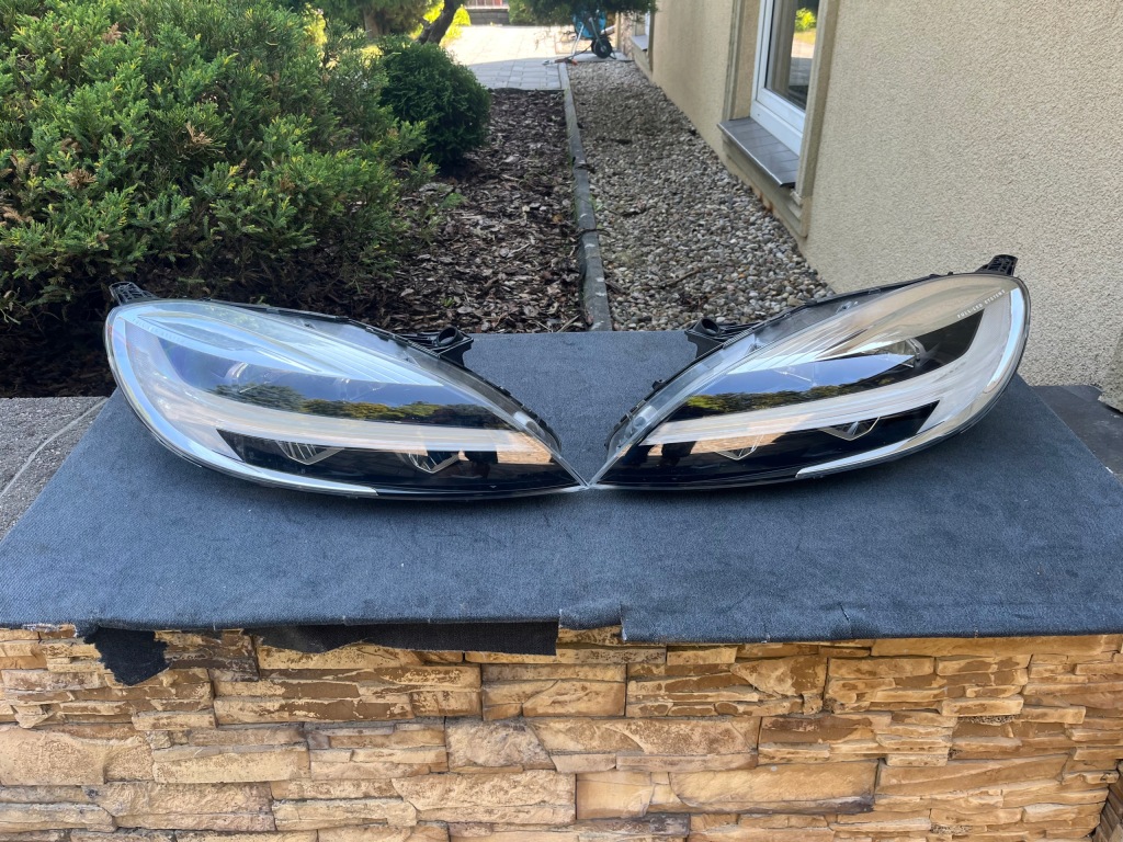 Купити Volvo 2 v40 рестайлінг  full led фара ліва