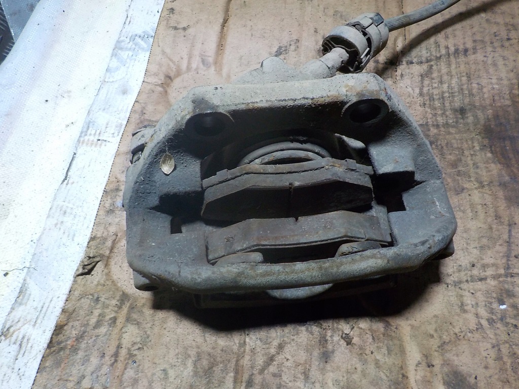 фото №1, Renault kangoo 1.5 dci суппорт тормозной правый перед