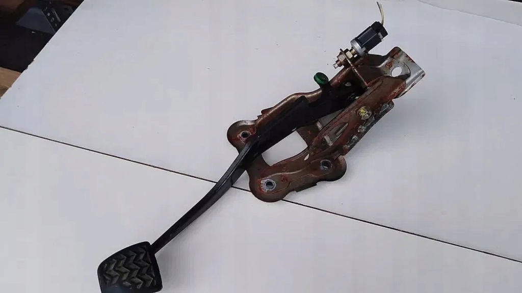 фото №1, Педаль тормоза 2.0 d4d avensis t22