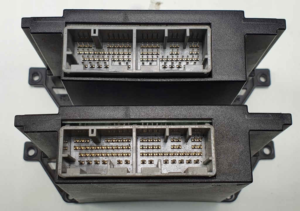 фото №3, Модуль консоли aston martin rapide fg33-18c815-aa