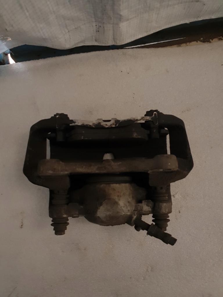 фото №4, Суппорт правый перед audi a4 b9