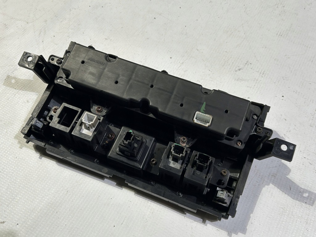 Панель модуль блок керування кондиціонера nissan titan 2016r- Зі Шроту