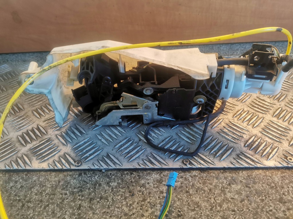 фото №1, Замок дверь mercedes w220 оригинальный номер 2207206335