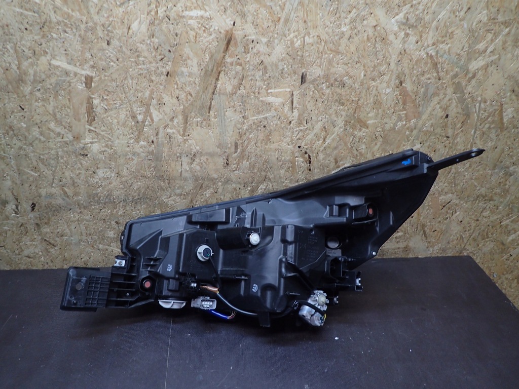 фото №4, Лампа перед права subaru forester full led 18-