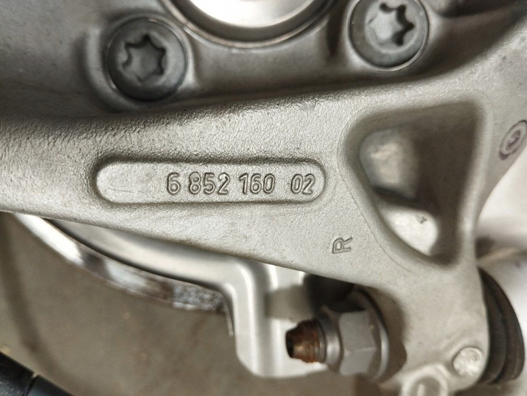 фото №8, Bmw i3 2015 поворотный кулак колеса передний