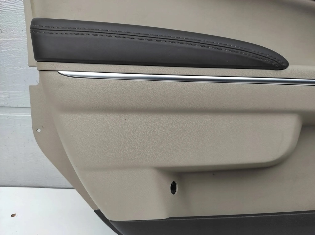 фото №8, Обивка обшивка дверь перед левый chrysler 300c ii lancia thema