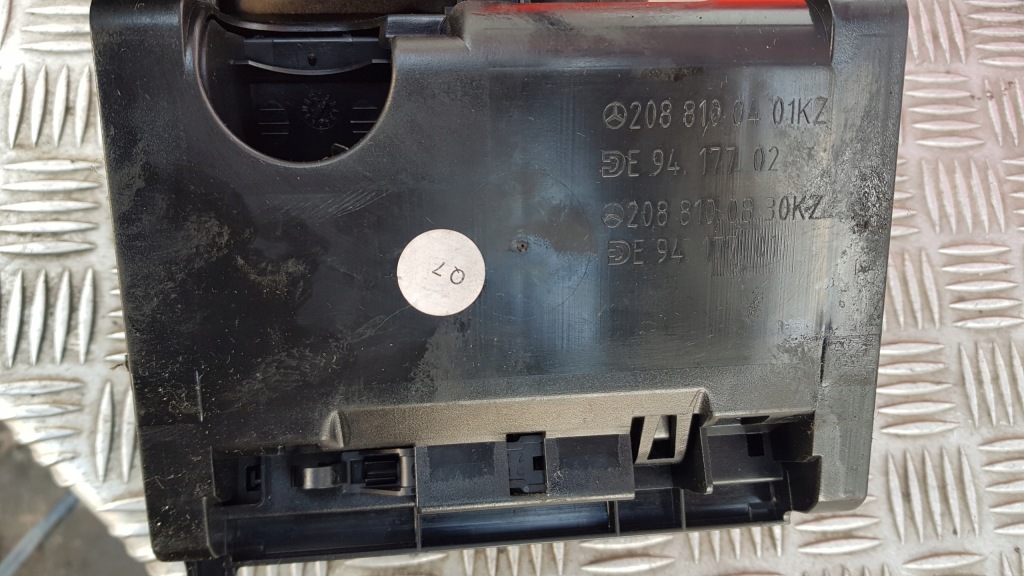 фото №9, Mercedes w208 попільничка панель 2088100401