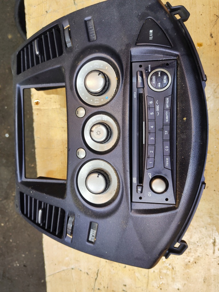 фото №1, Mitsubishi grandis панель управление вентиляция кондиционера