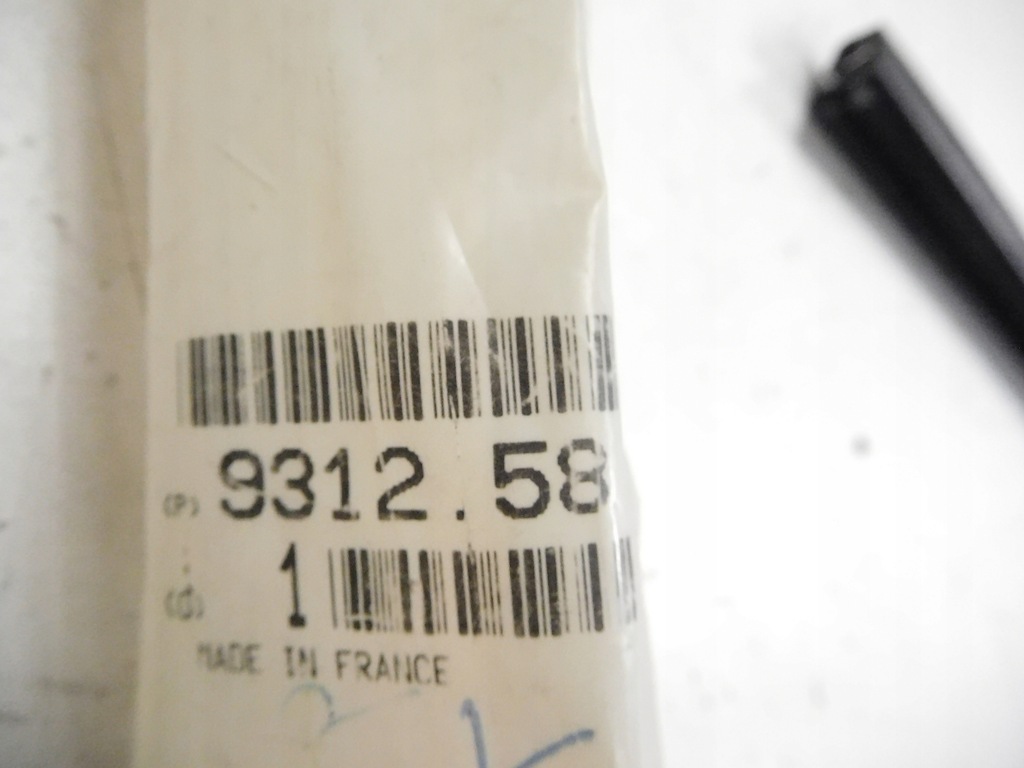 фото №6, Молдинг стекло дверь задняя peugeot 406 оригинальный номер 9312.58