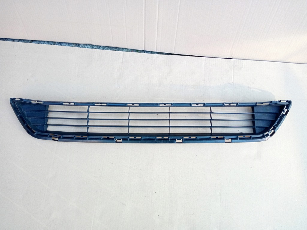 фото №1, Toyota avensis t27 lift середня решітка бампера