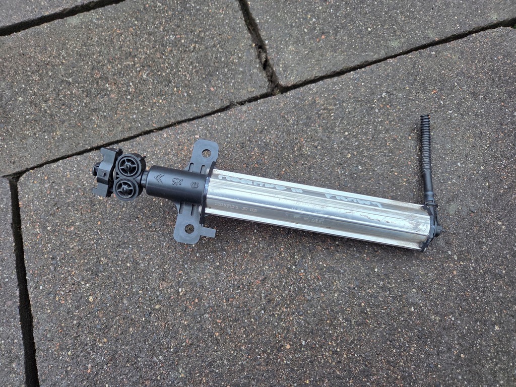 фото №1, Renault megane iii омивач правий оригінал 2011r