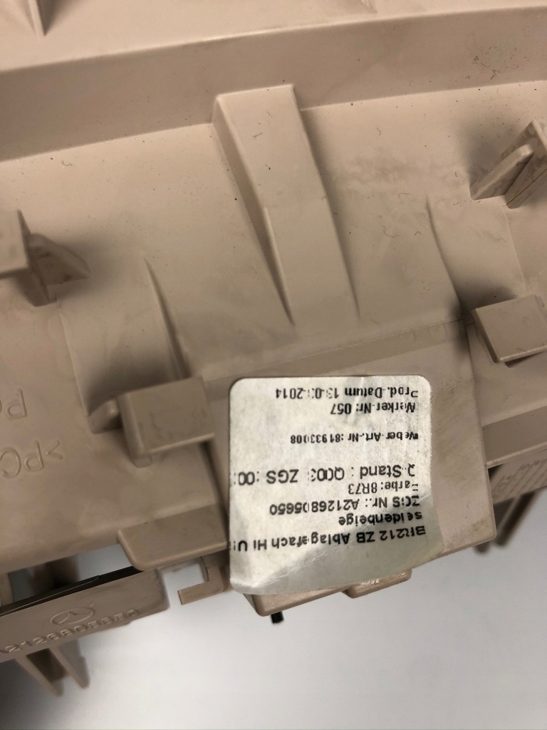 фото №4, Зарядний пристрій 12v бардачок mercedes e w212 lift