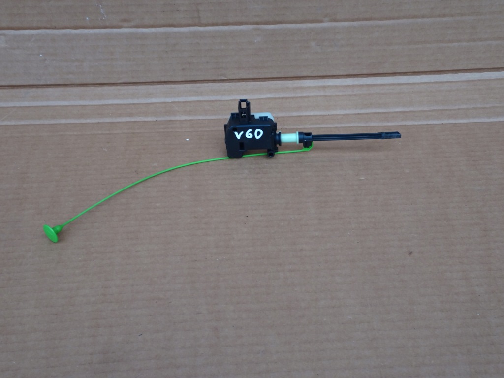 Купить Volvo v60 привод крышка заливной топлива 861131-36