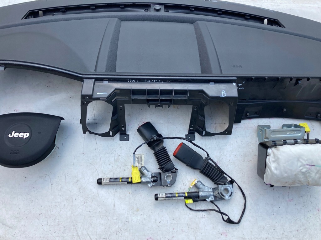 фото №5, Jeep commander приборная панель приборная панель консоль подушки безопасности ремни