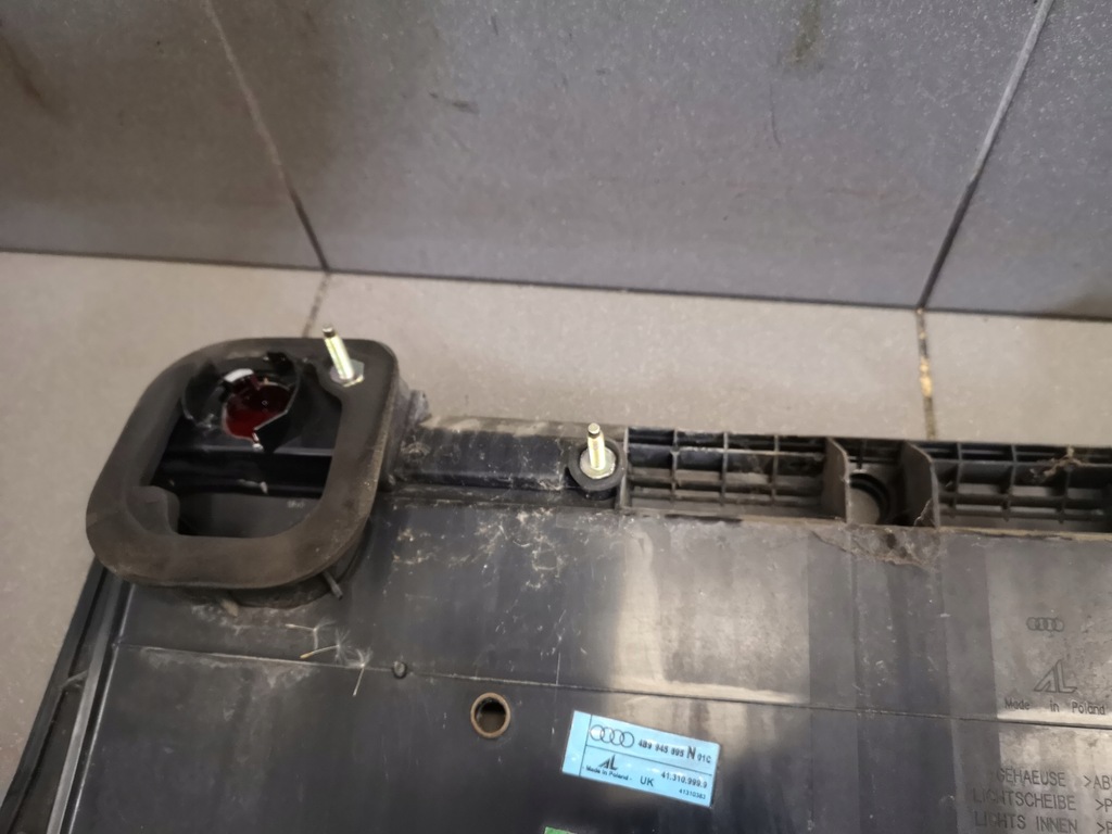 фото №15, Накладка подсветка номерного знака czarna uk audi a6 c5 allroad 4b9945695n