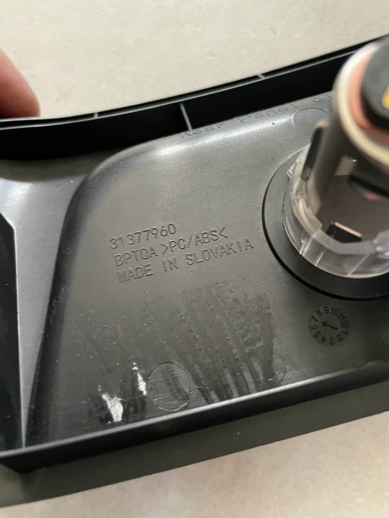 фото №3, Volvo xc90 ii захист заглушка тунелю корпус пластик прикурювач