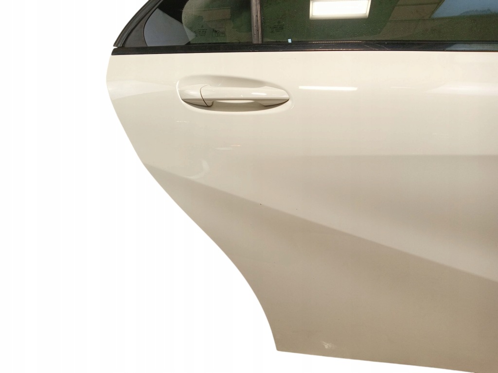 Дверь правая  задний mercedes a w176 рестайлинг  lak: 650 15-18 Доставка