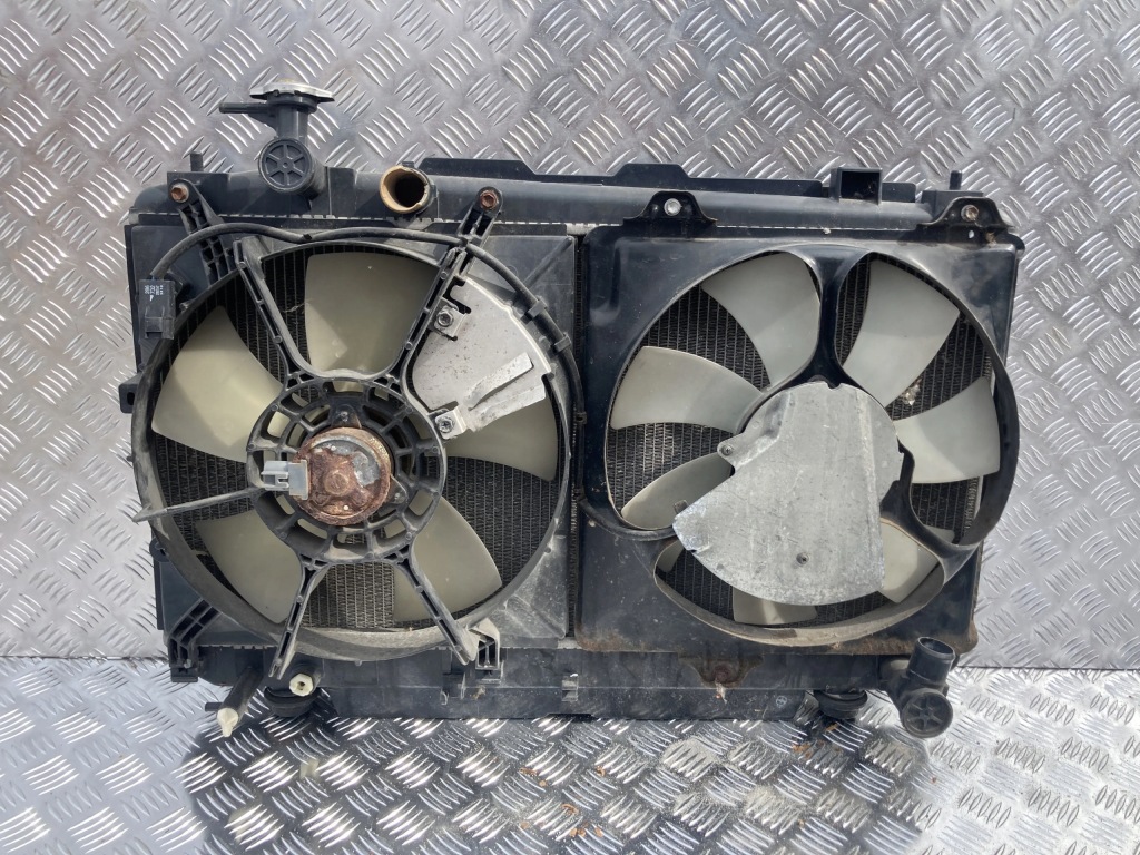 Купити Радіатор води вентилятор rav4 2 00-05 2.0 16v