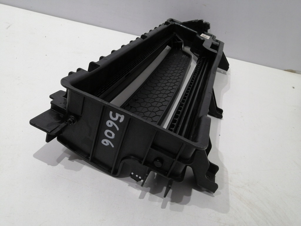 фото №12, Hyundai ioniq 5 шторка впуск воздуха левый