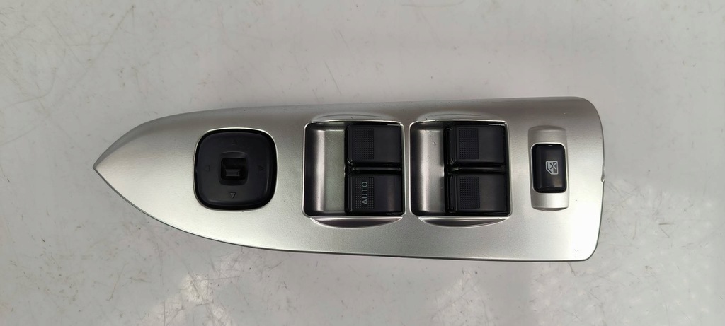 фото №3, Кнопка вікон c8h-d172 mazda premacy