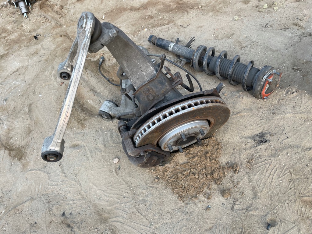 фото №4, Поворотный кулак комплектная левая рычаг амортизатор лапа infiniti q70 2016 rok