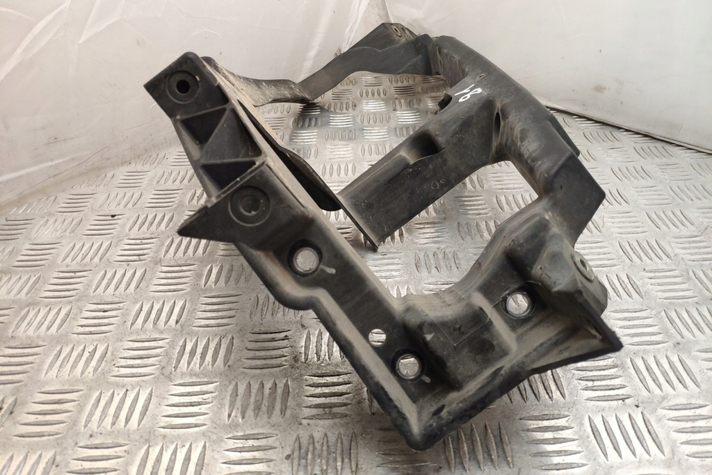 фото №8, Направляющая передней правой лампы mitsubishi colt vi z3_a, z2_a mn105060 1.5l