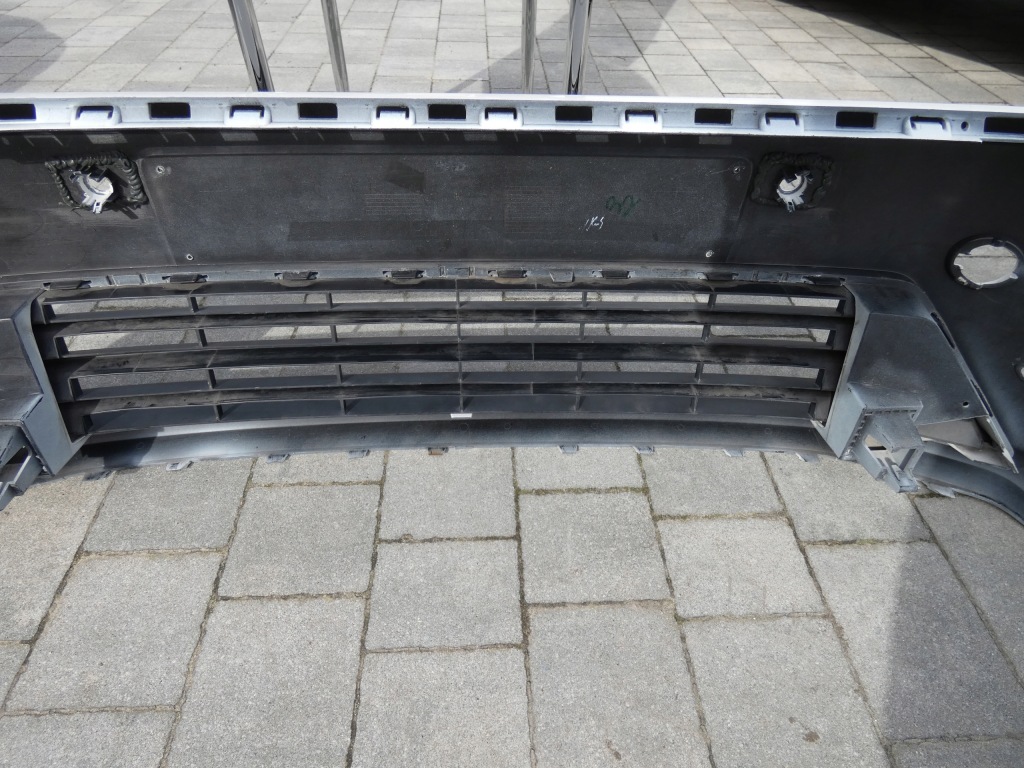 Бампер решётка volkswagen caddy 2k5 Цена