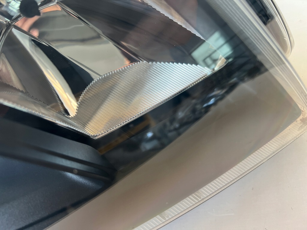 Лампа передняя правая saab 93 рестайлинг  ксенон 1el01031706 / p12842048 Киев