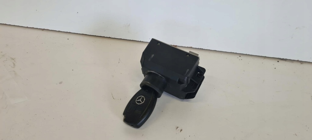 фото №1, Mercedes w447 vito staycjka с ключ 4479002505