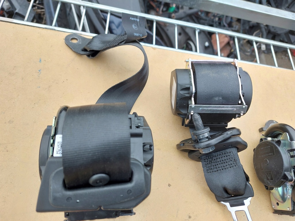 фото №3, Ремни натяжители защёлки задняя dacia duster ii