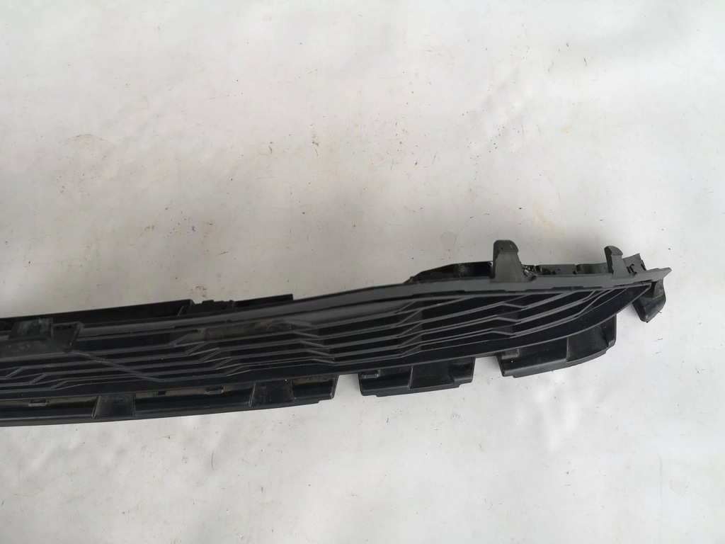 фото №9, Dacia sandero iii- решётка средняя бампера